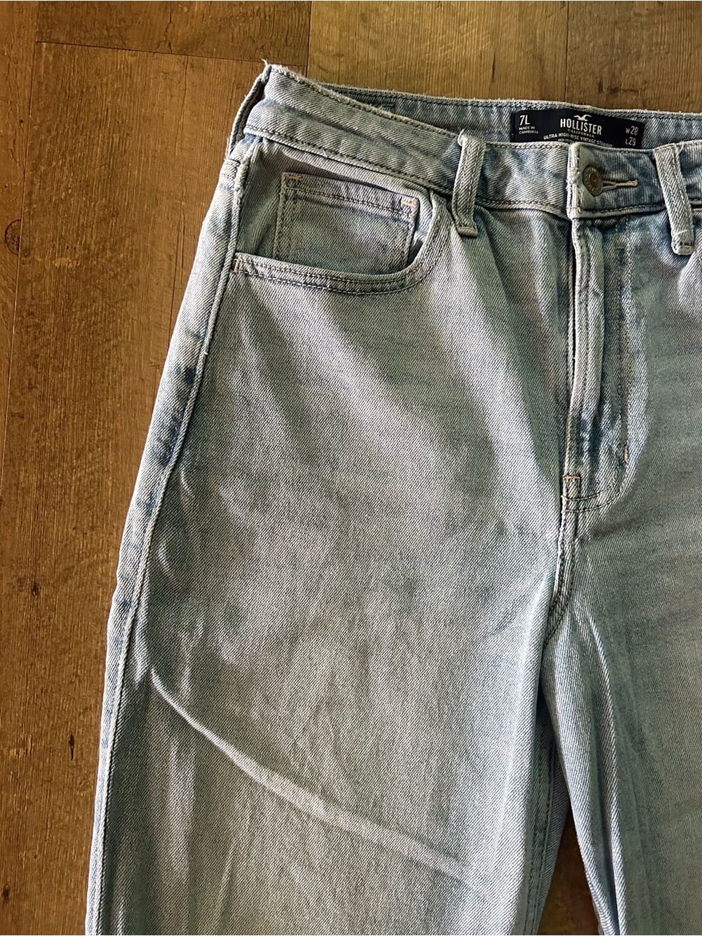 Hollister Ultra High Rise Vintage Straight Jeans Light Wash W28 L29 - Picture 7 of 15